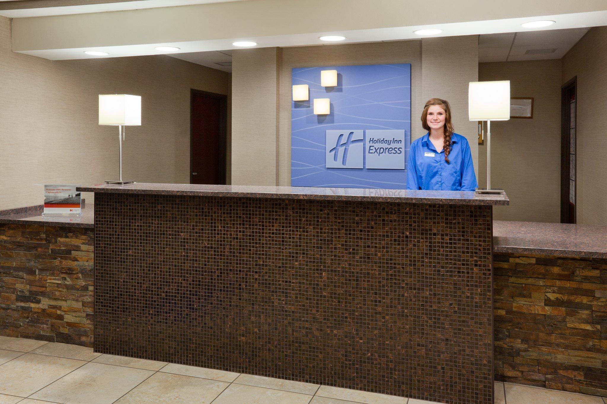 Holiday Inn Express & Suites Aberdeen By Ihg Екстер'єр фото